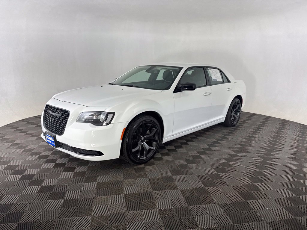 Used 2022 Chrysler 300 Touring w/ Sport Appearance Package RWD image 3