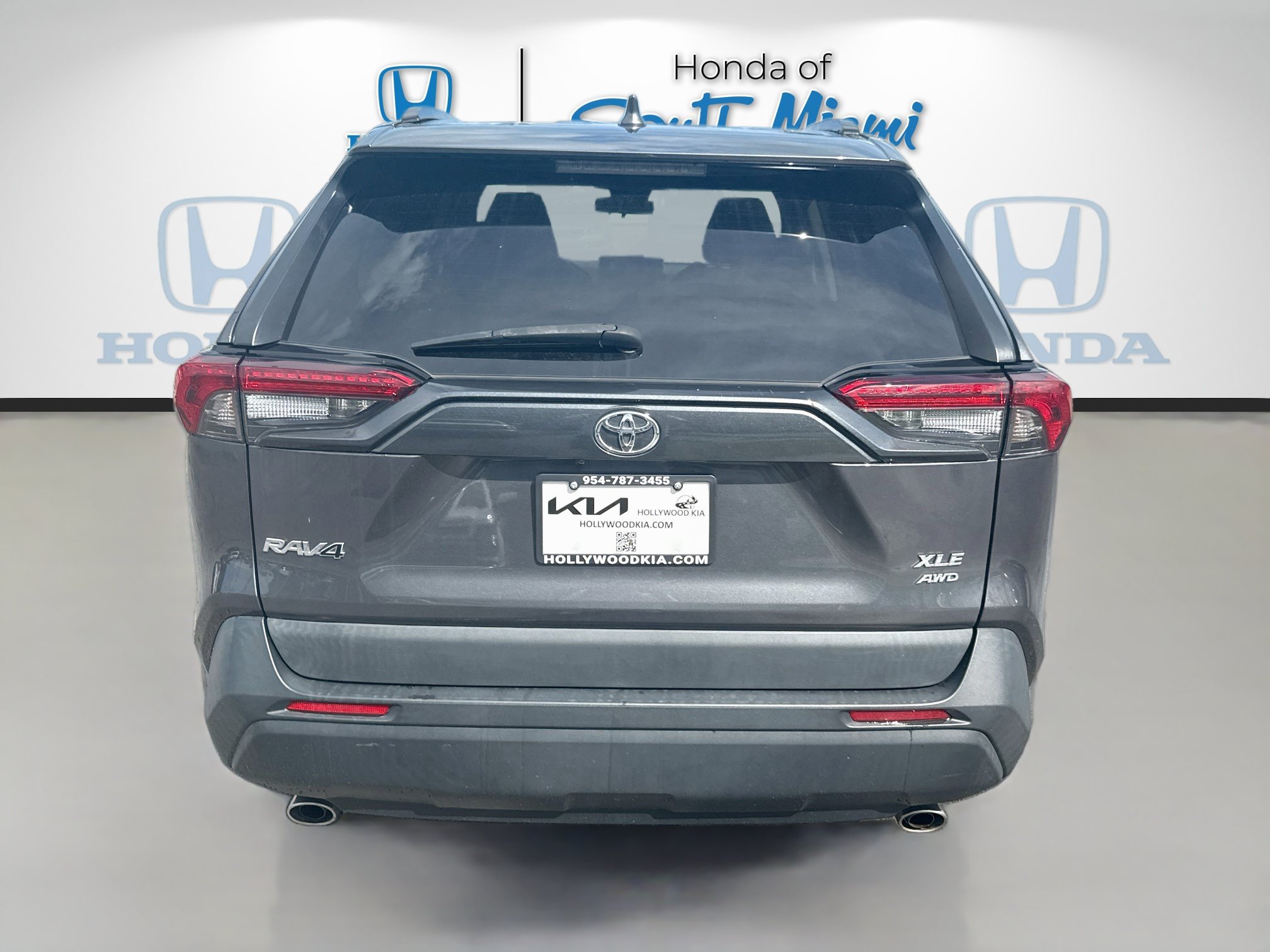 Used 2023 Toyota RAV4 XLE AWD/4WD image 6