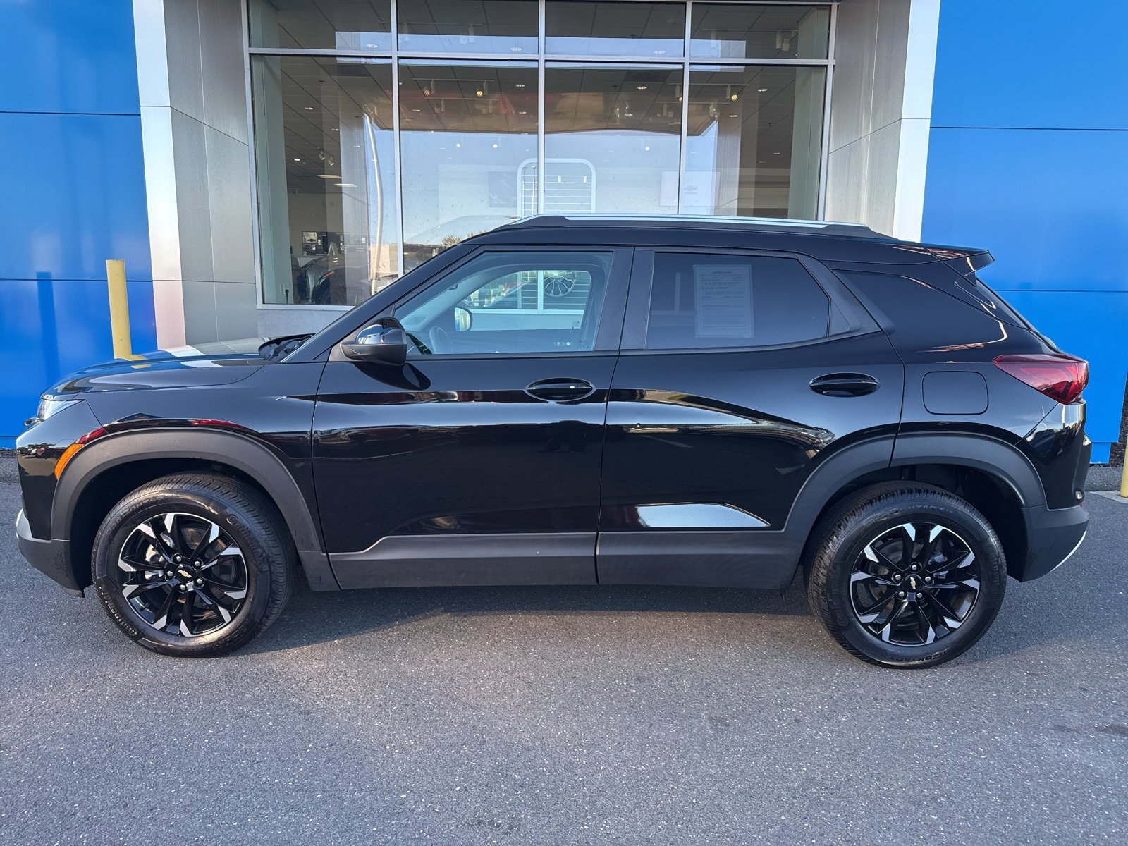 Used 2022 Chevrolet TrailBlazer LT w/ Convenience Package image 9