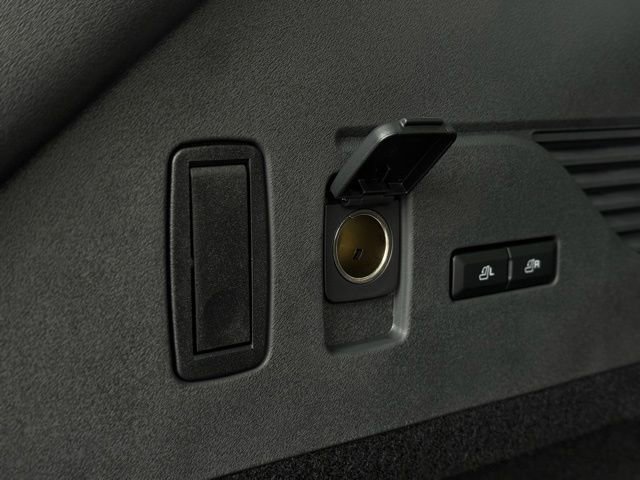 Used 2025 Lincoln Nautilus Premier image 11