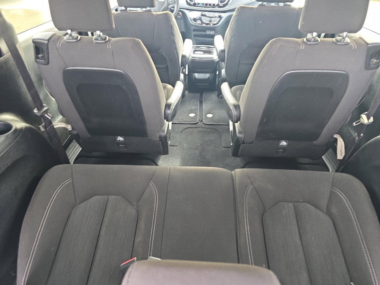 Used 2023 Chrysler Pacifica Touring w/ S Appearance Package image 7