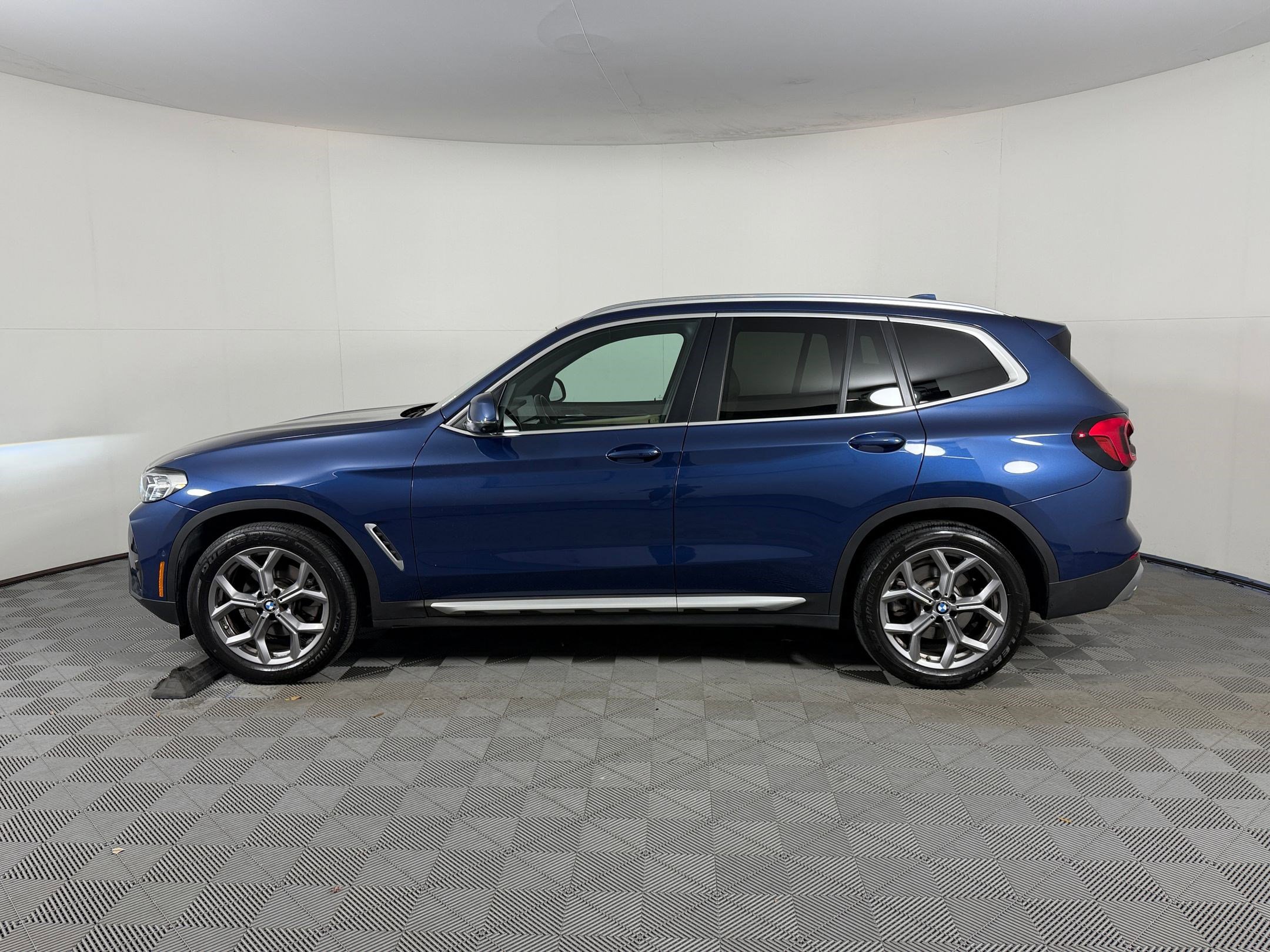 Certified 2023 BMW X3 sDrive30i w/ Premium Package image 2