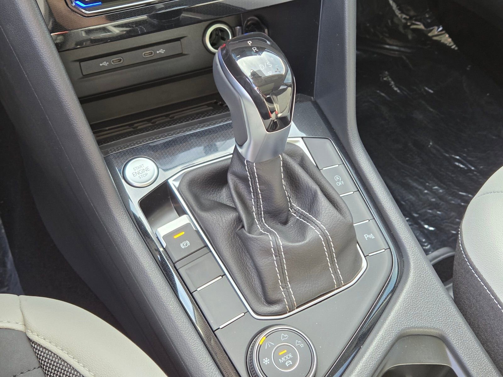 New 2025 Volkswagen Taos SE image 15