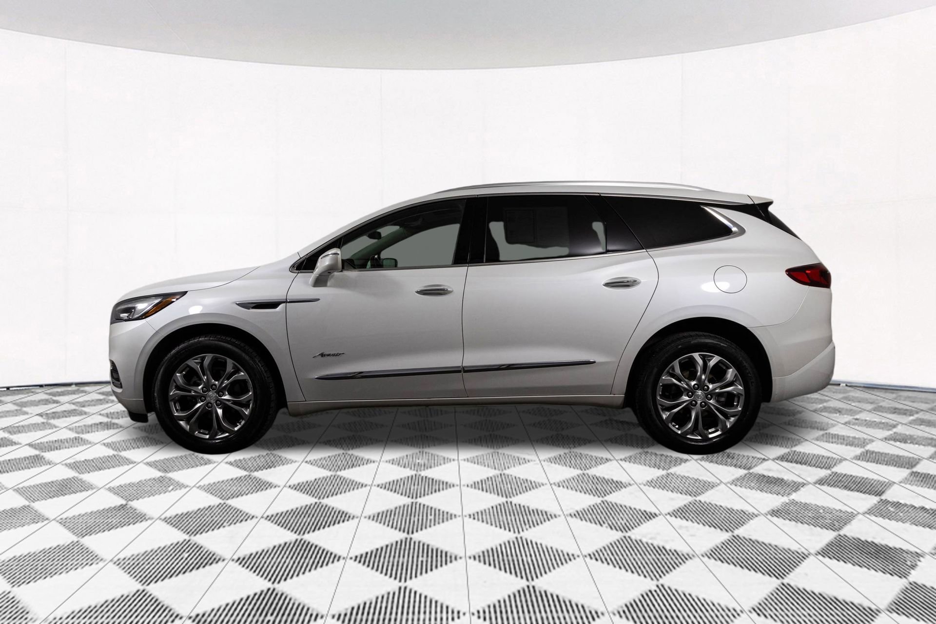 Used 2020 Buick Enclave Avenir w/ Avenir Technology Package image 11