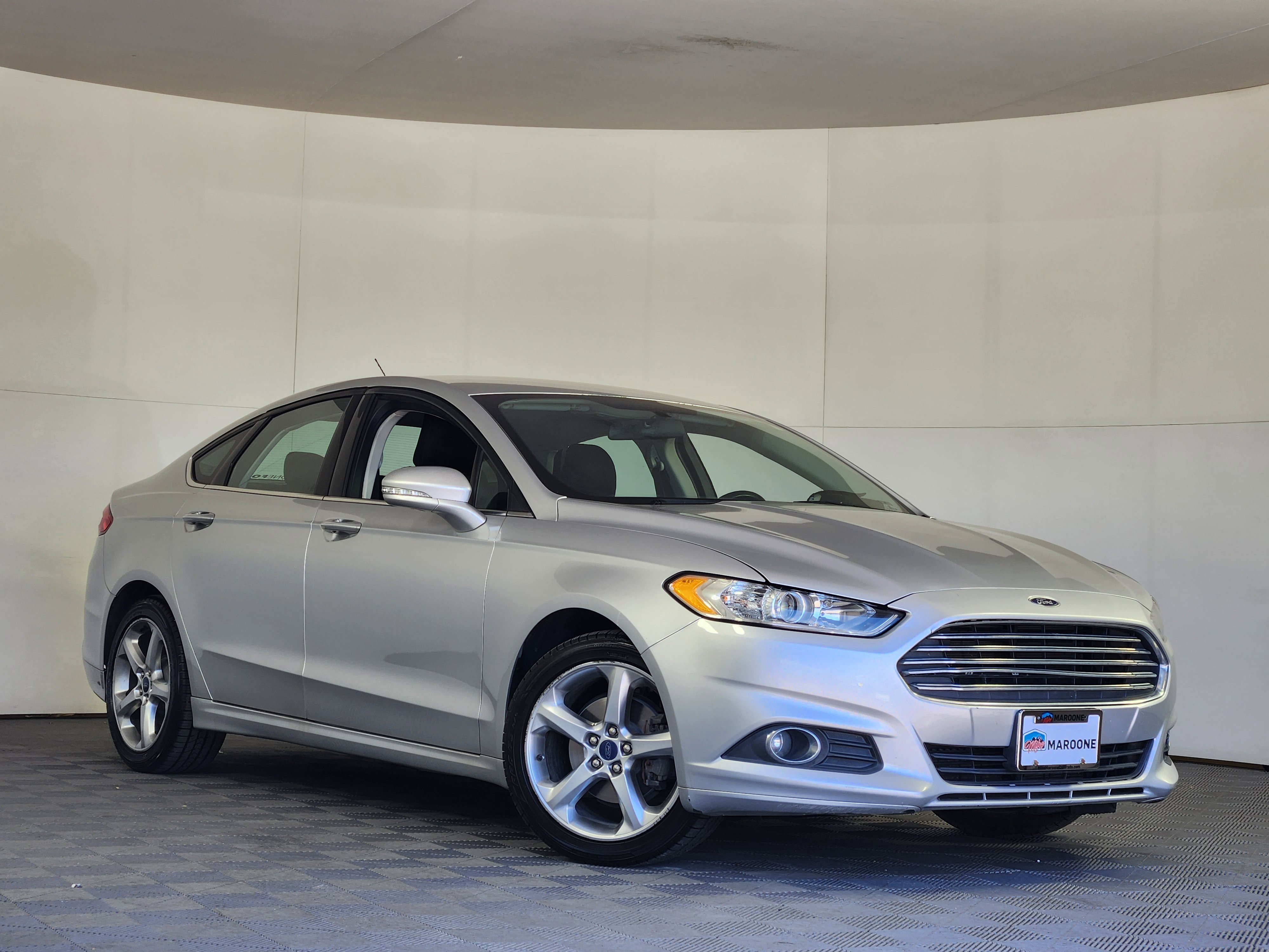 Used 2016 Ford Fusion SE w/ Equipment Group 201A FWD image 1
