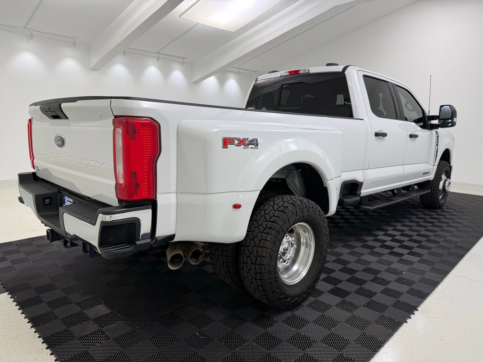 Used 2023 Ford F350 XL w/ FX4 Off-Road Package image 11