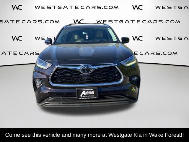 Used 2021 Toyota Highlander Limited FWD image 2
