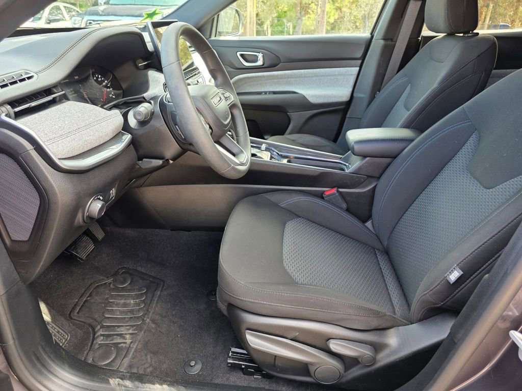 Used 2024 Jeep Compass Sport image 25