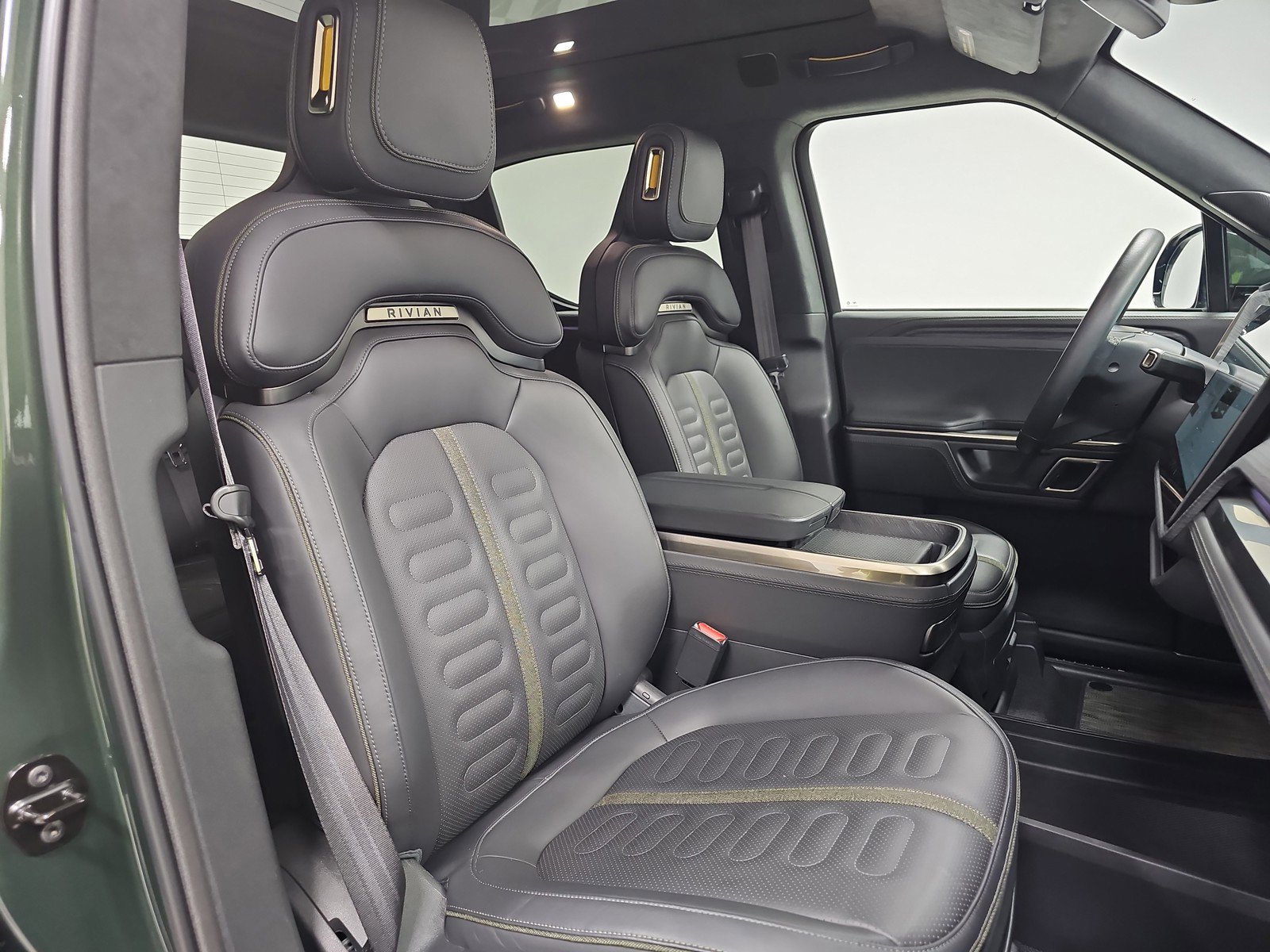 Used 2024 Rivian R1T Adventure AWD/4WD image 23