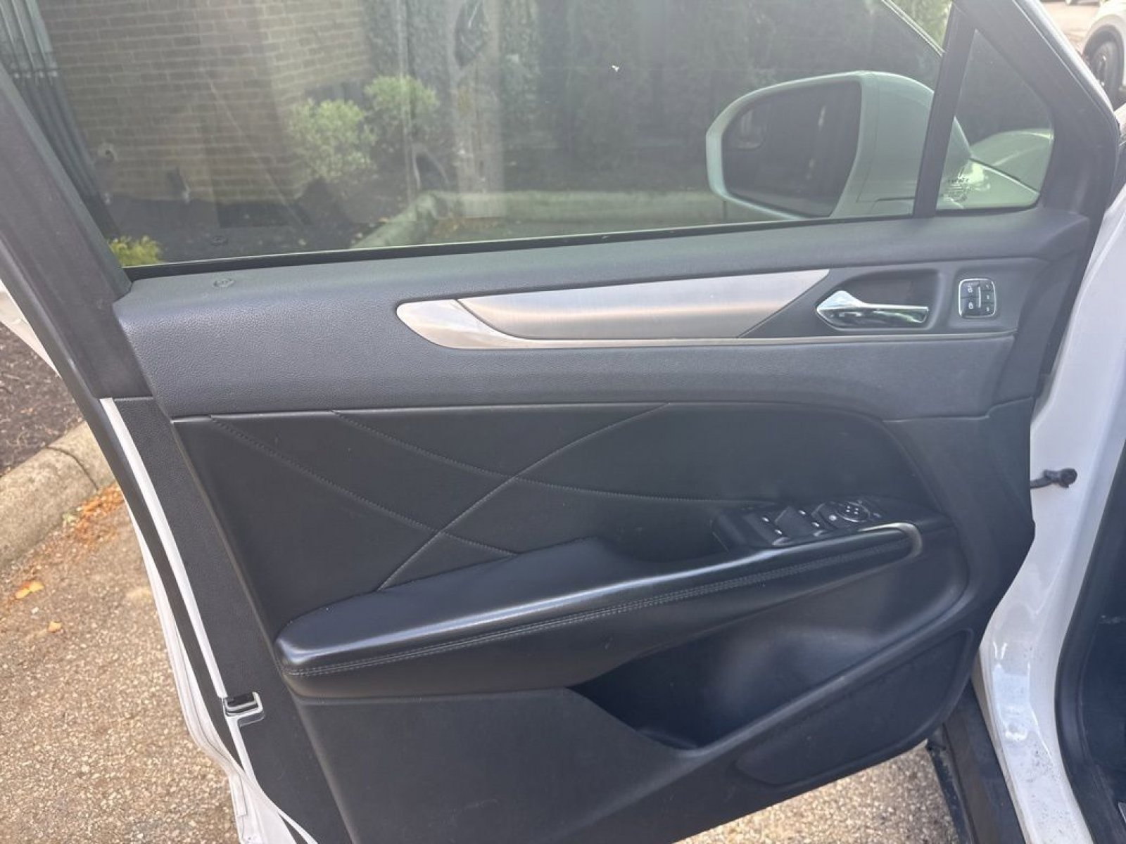 Used 2017 Lincoln MKC Premiere image 17