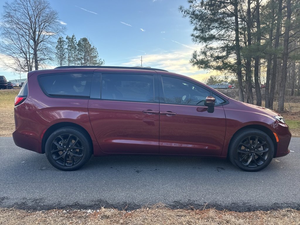 Used 2023 Chrysler Pacifica Touring-L w/ S Appearance Package image 6