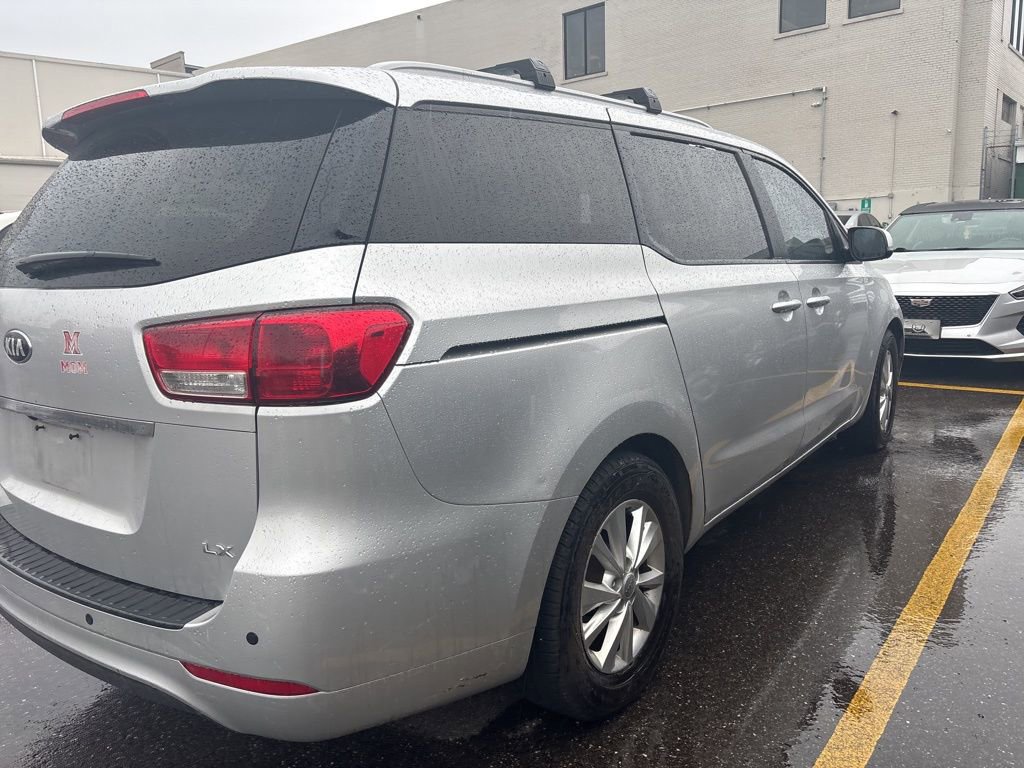 Used 2015 Kia Sedona LX w/ LX Convenience Package image 4