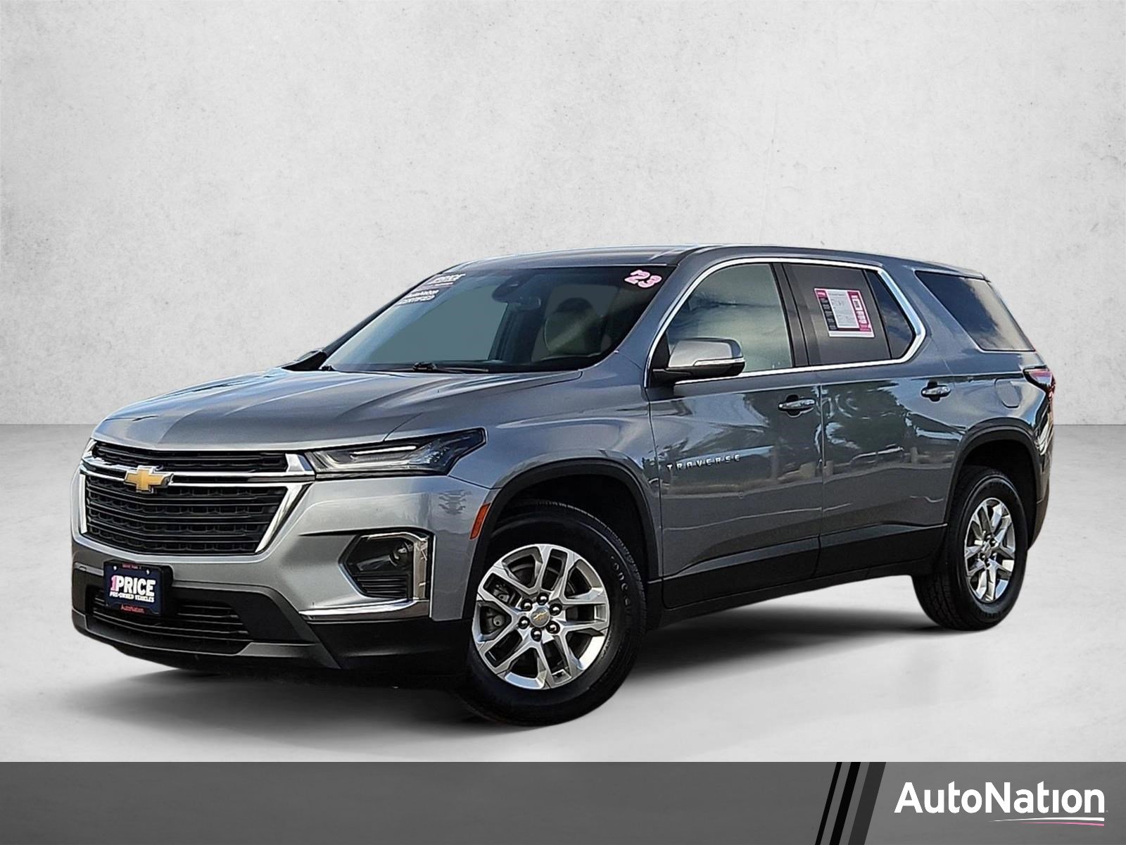 Used 2023 Chevrolet Traverse LS FWD image 1