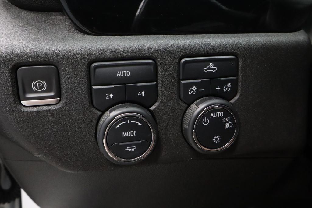 Used 2022 Chevrolet Silverado 1500 LT AWD/4WD image 28