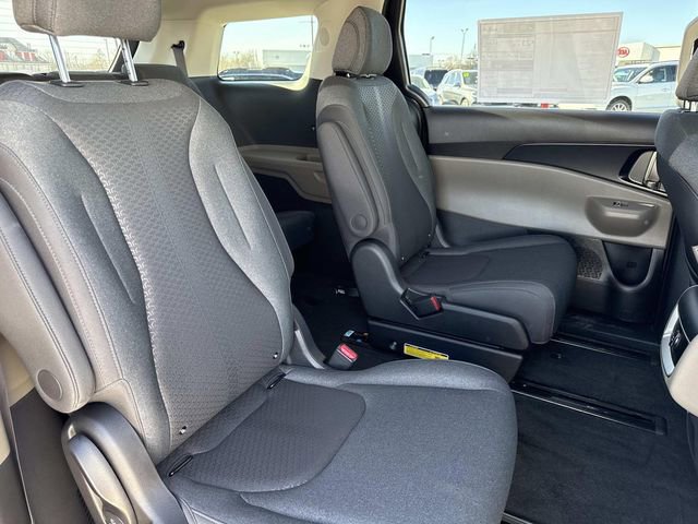 New 2026 Kia Carnival LX image 18