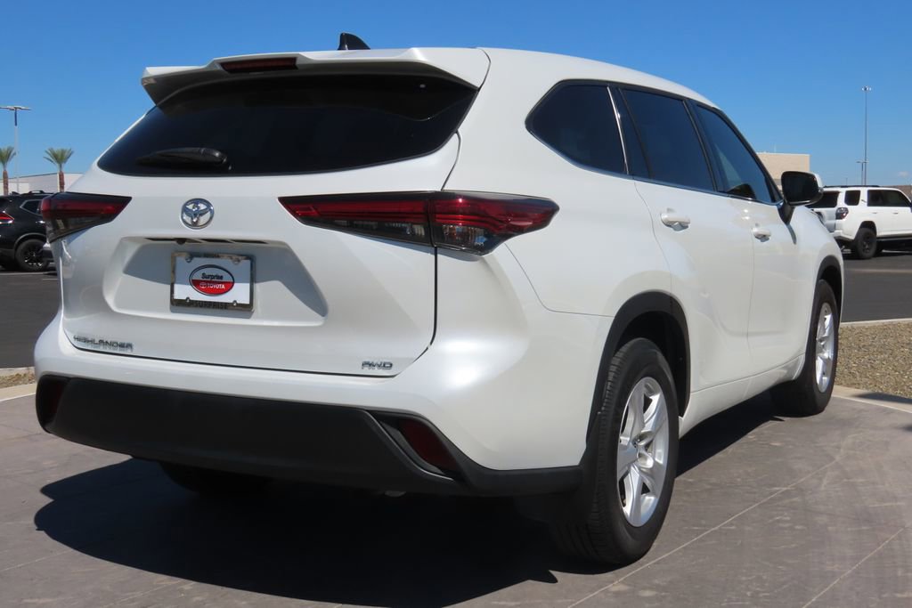 Certified 2022 Toyota Highlander L image 5