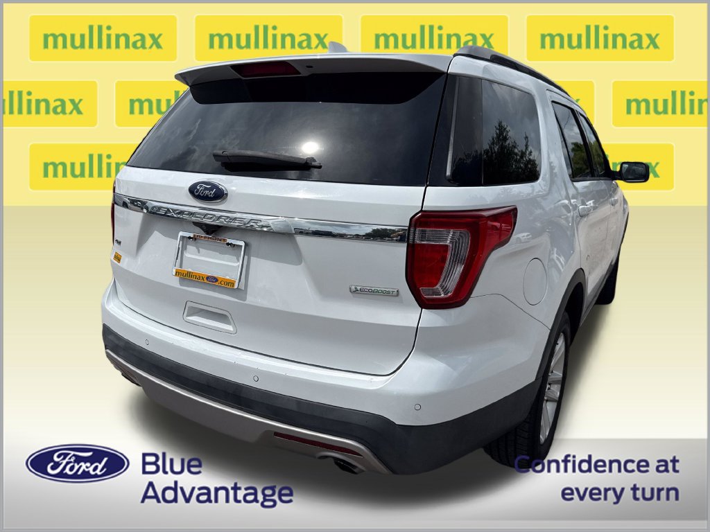 Used 2017 Ford Explorer XLT w/ Equipment Group 202A FWD image 4