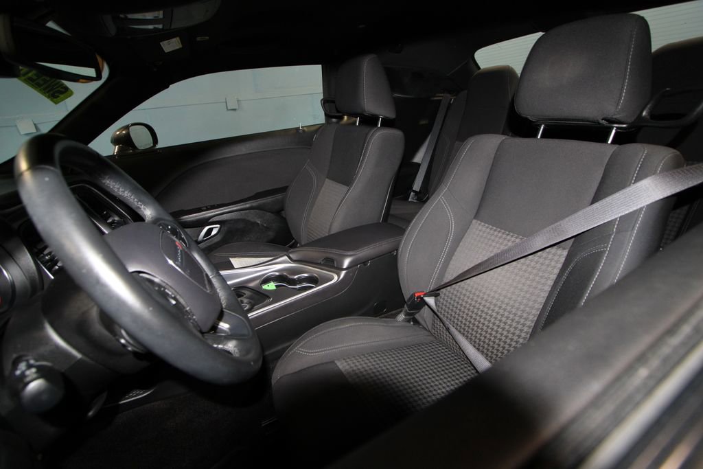 Used 2019 Dodge Challenger SXT image 4