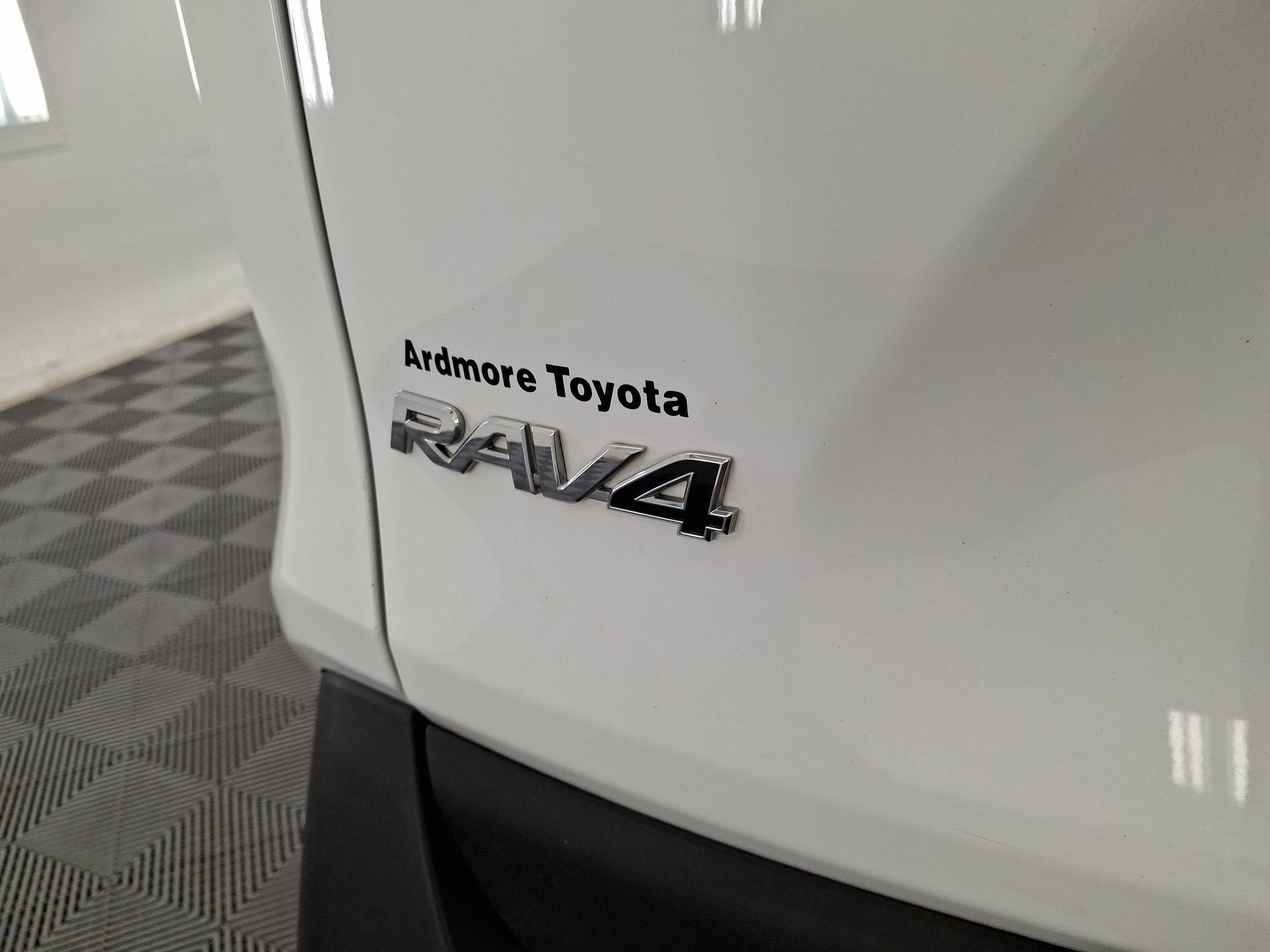 Certified 2019 Toyota RAV4 XLE w/ Carpet Mat Package AWD/4WD image 24