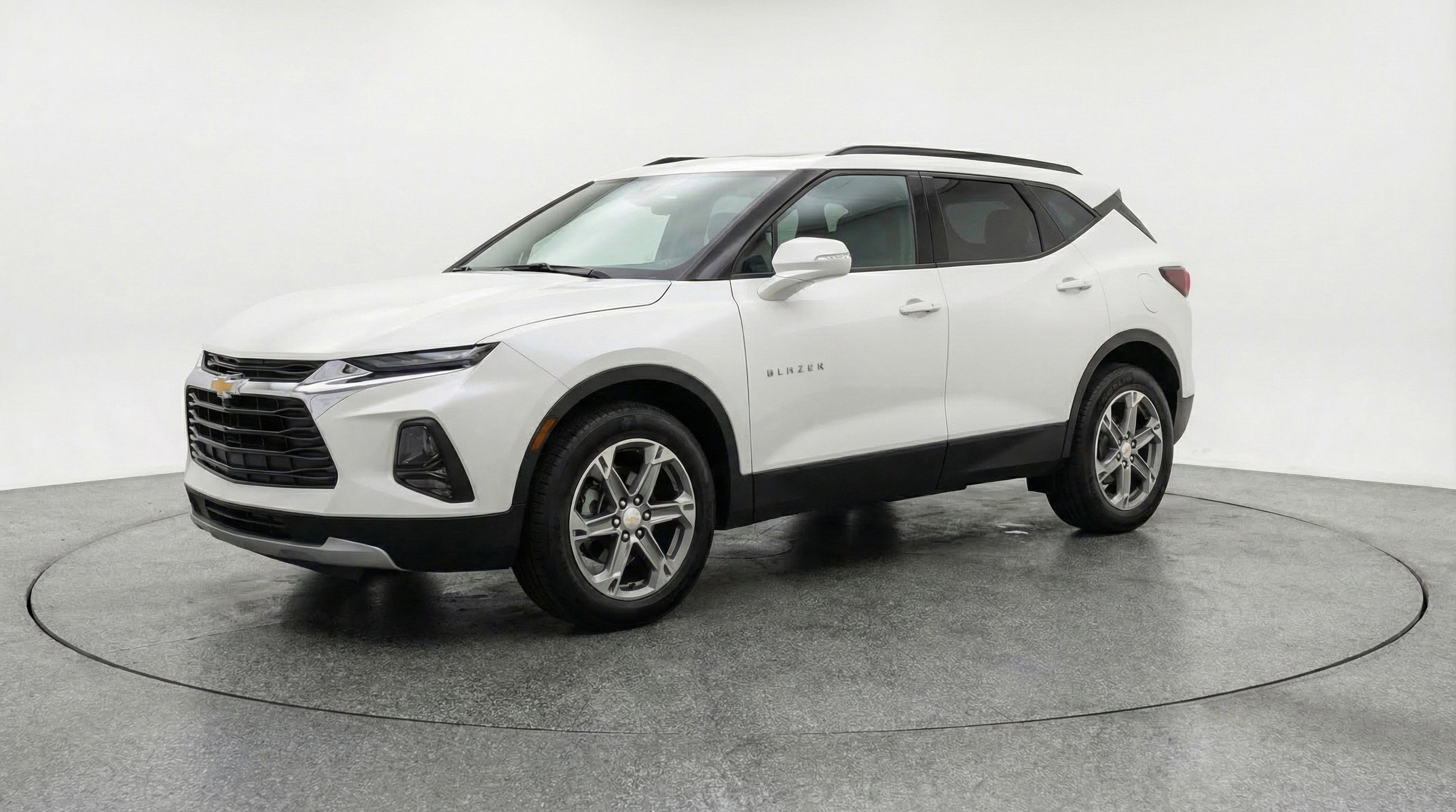Used 2025 Chevrolet Blazer LT FWD image 3