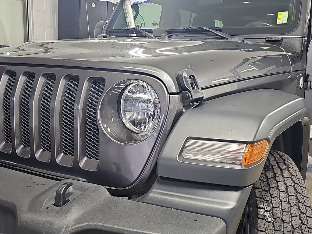 Used 2018 Jeep Wrangler Unlimited Sport S AWD/4WD image 35