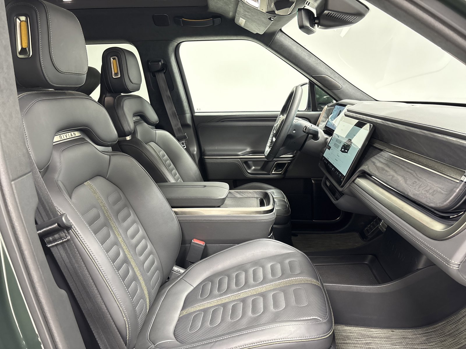 Used 2023 Rivian R1S Adventure image 24