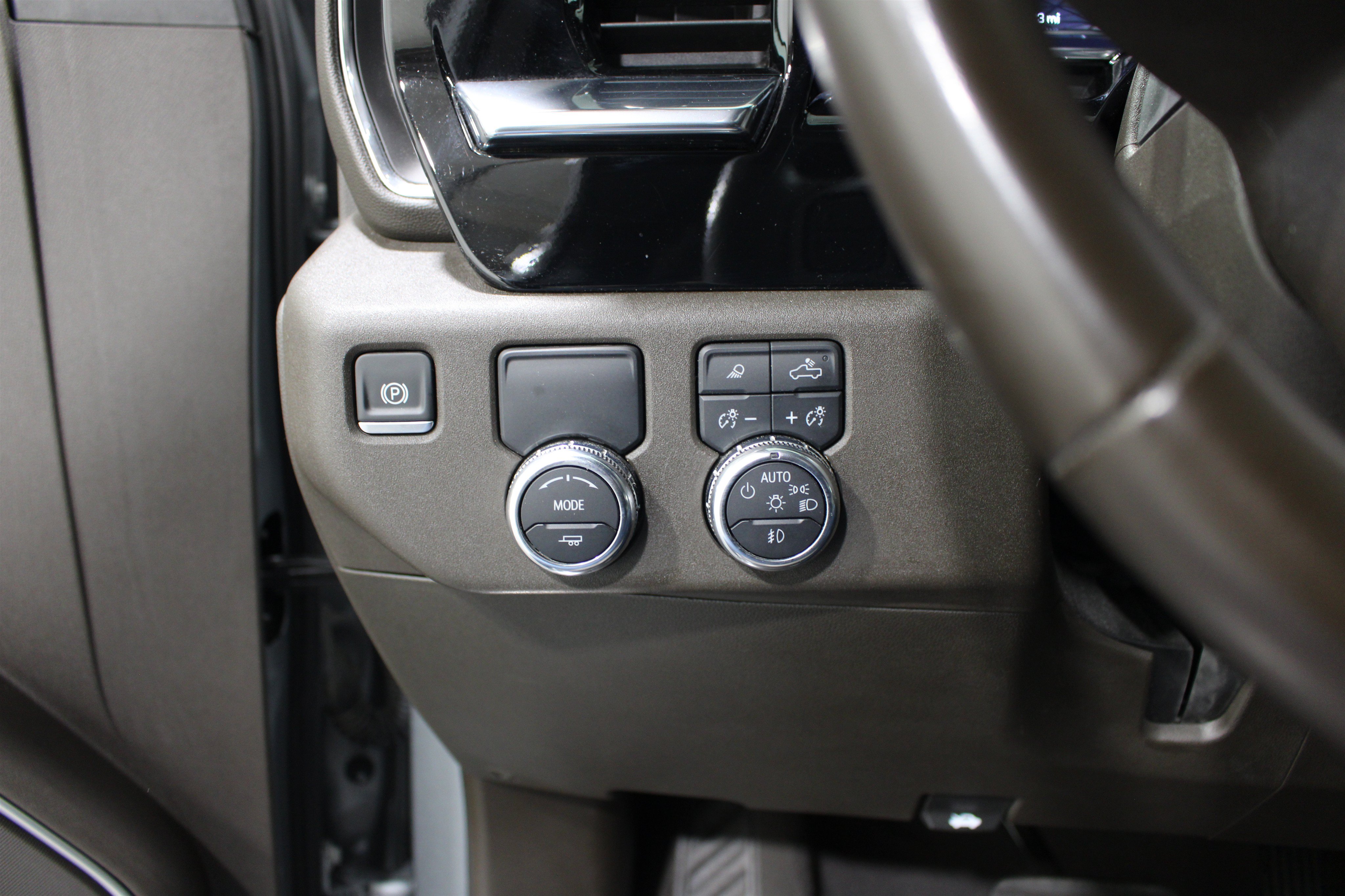 Used 2025 GMC Sierra 1500 SLT RWD image 9
