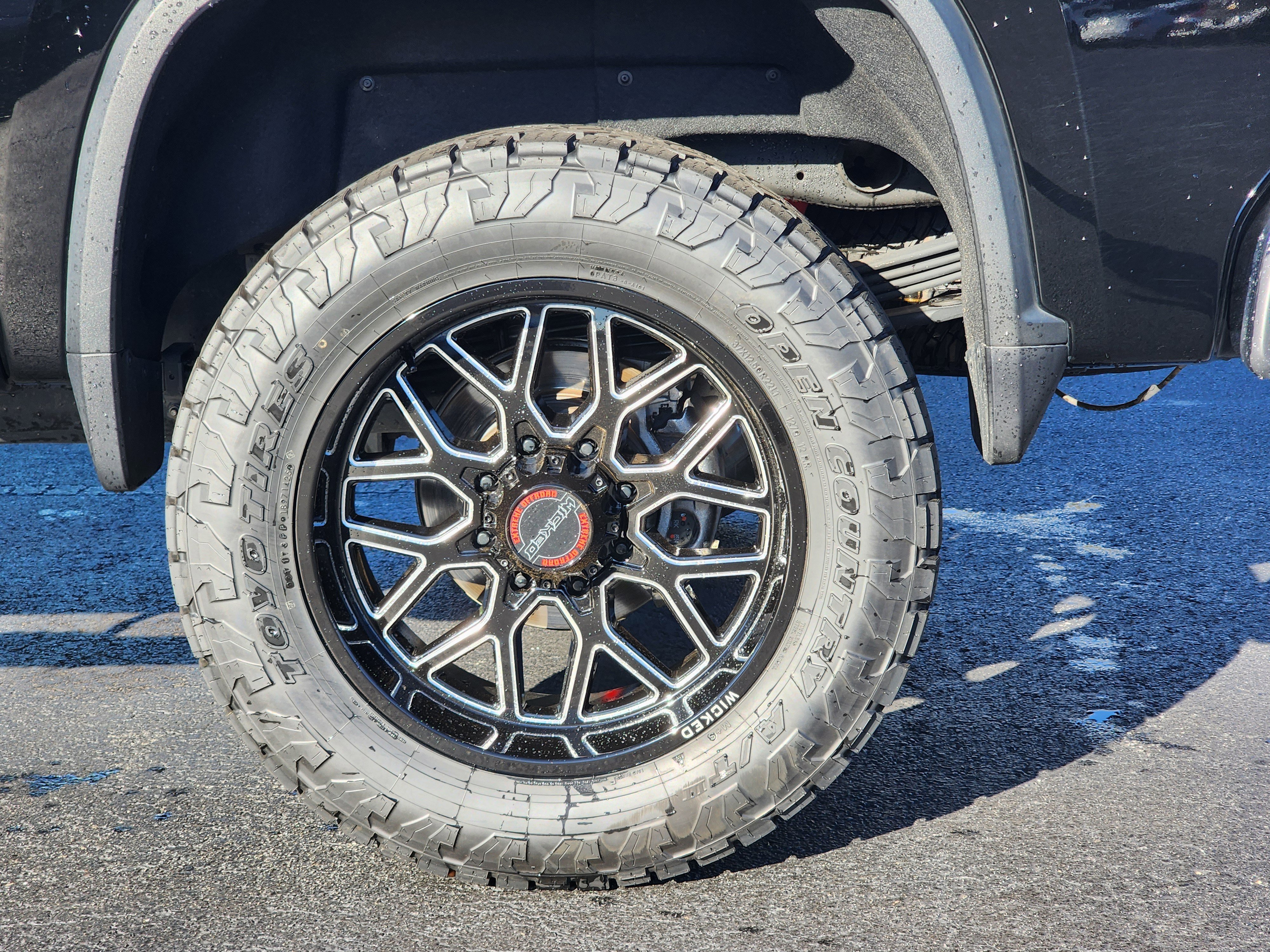 Used 2024 Chevrolet Silverado 2500 LTZ w/ LTZ Premium Package image 9