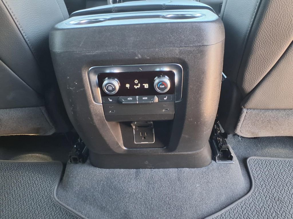 Used 2025 GMC Yukon XL Denali image 19