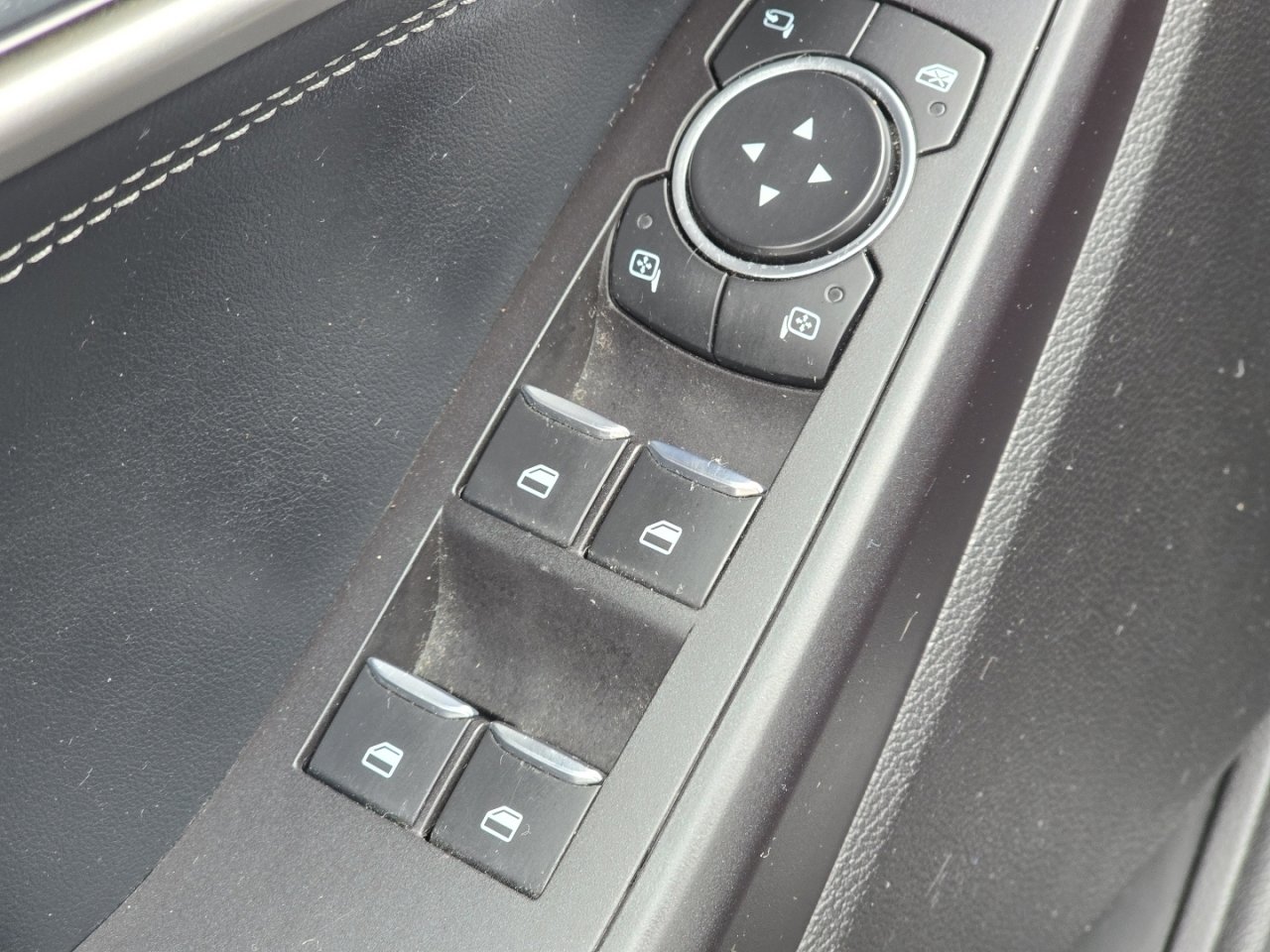 Used 2020 Ford Explorer Limited image 30