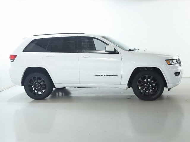 Used 2020 Jeep Grand Cherokee Altitude image 11