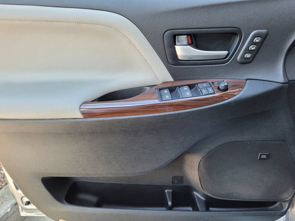 Used 2015 Toyota Sienna Limited Premium AWD/4WD image 17