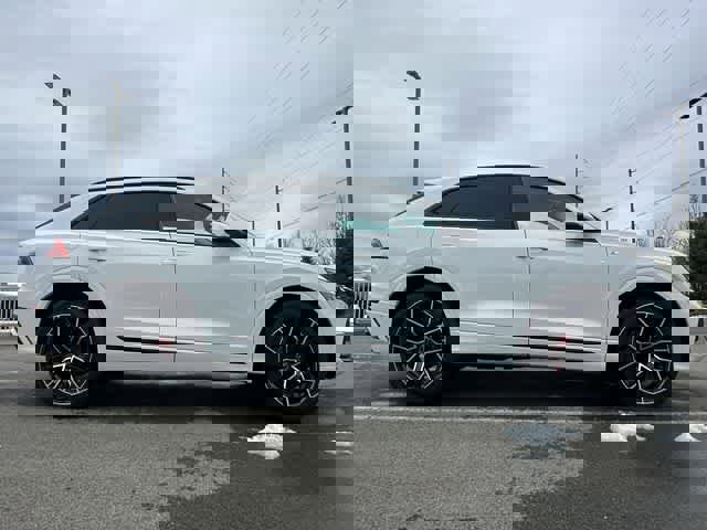 Used 2023 Audi Q8 Premium Plus w/ Premium Plus Package image 3