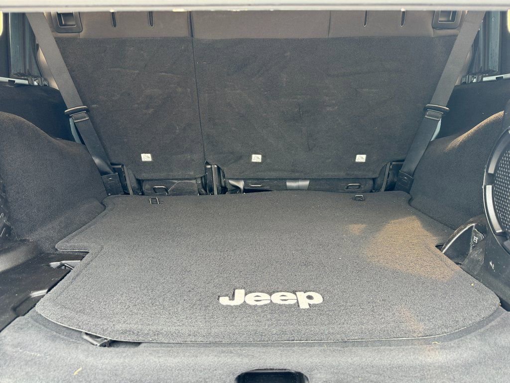 Used 2013 Jeep Wrangler Unlimited Sahara w/ Connectivity Group image 9