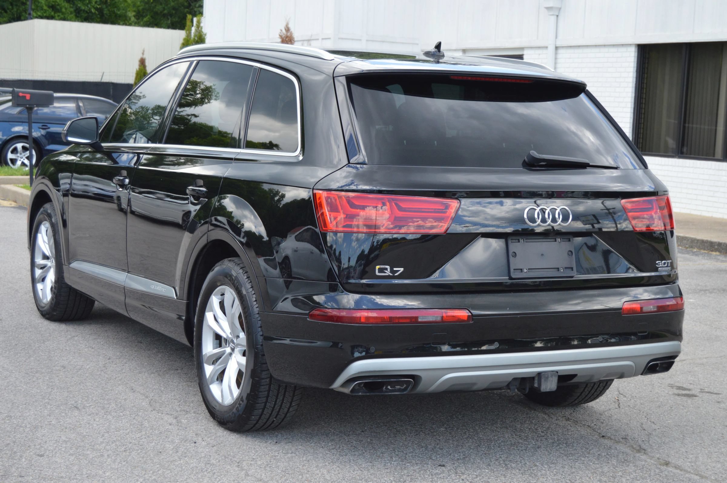 Used 2017 Audi Q7 3.0T Premium AWD/4WD image 4