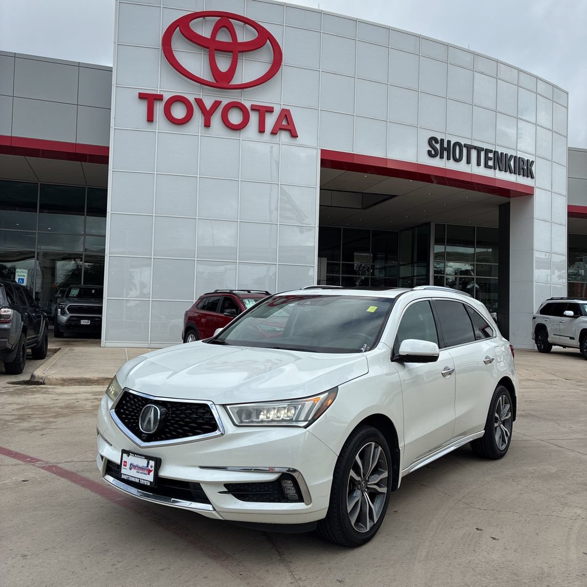 Used 2019 Acura MDX FWD w/ Advance Package image 2