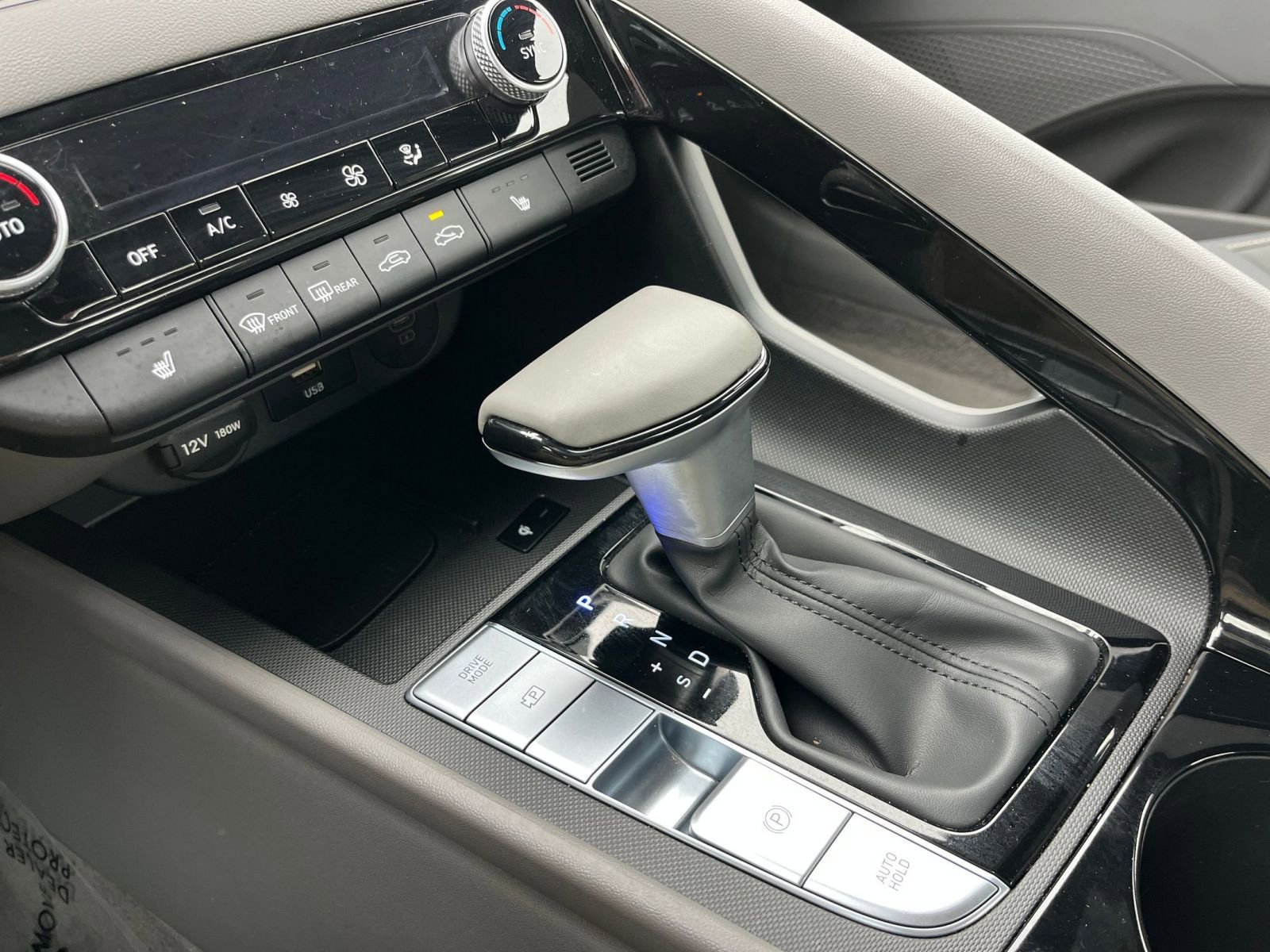 Used 2025 Hyundai Elantra SEL image 42