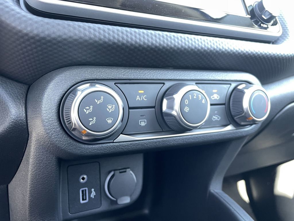 New 2025 Nissan Kicks Play S image 19