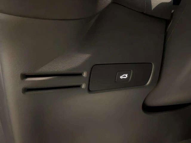 Used 2025 Volvo XC40 B5 Plus AWD/4WD image 42