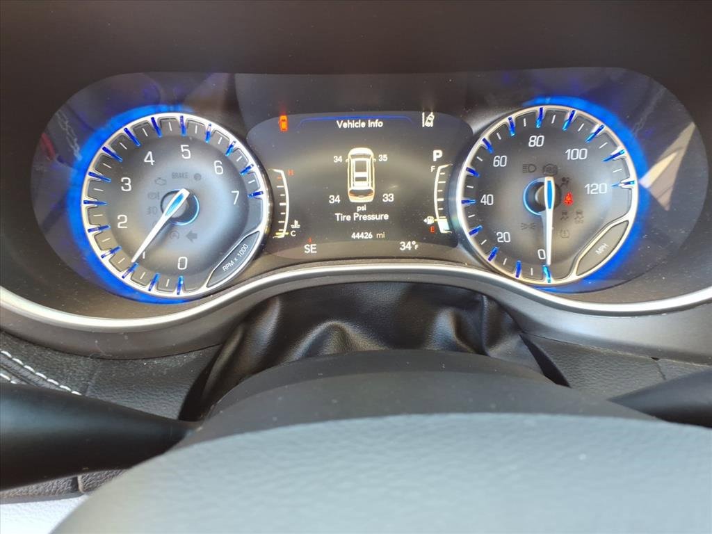 Used 2023 Chrysler Pacifica Touring-L image 17