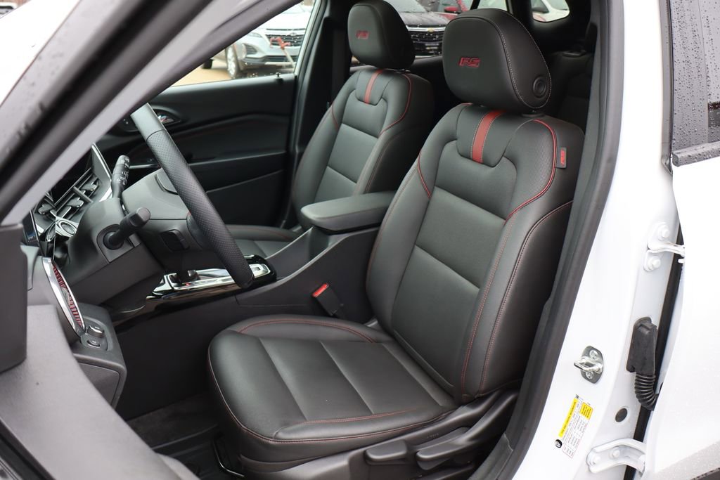 Used 2025 Chevrolet Trax RS w/ Sunroof Package image 11