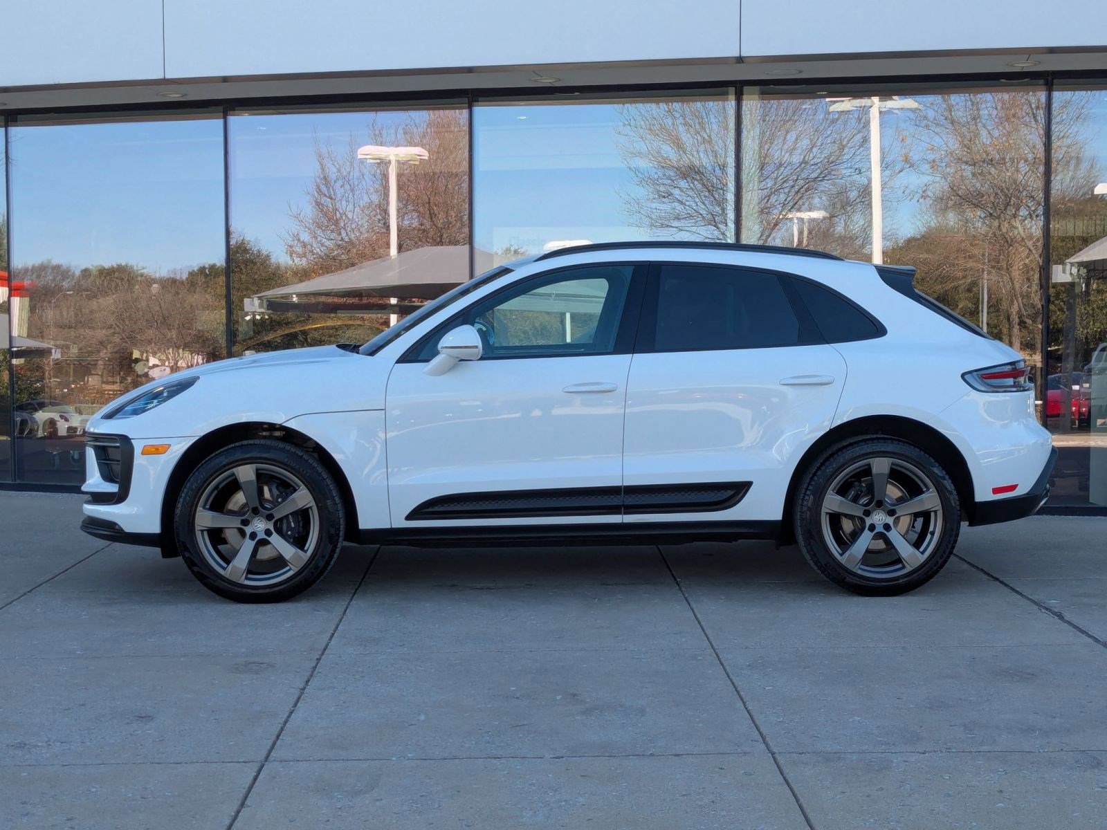 Certified 2025 Porsche Macan video 2
