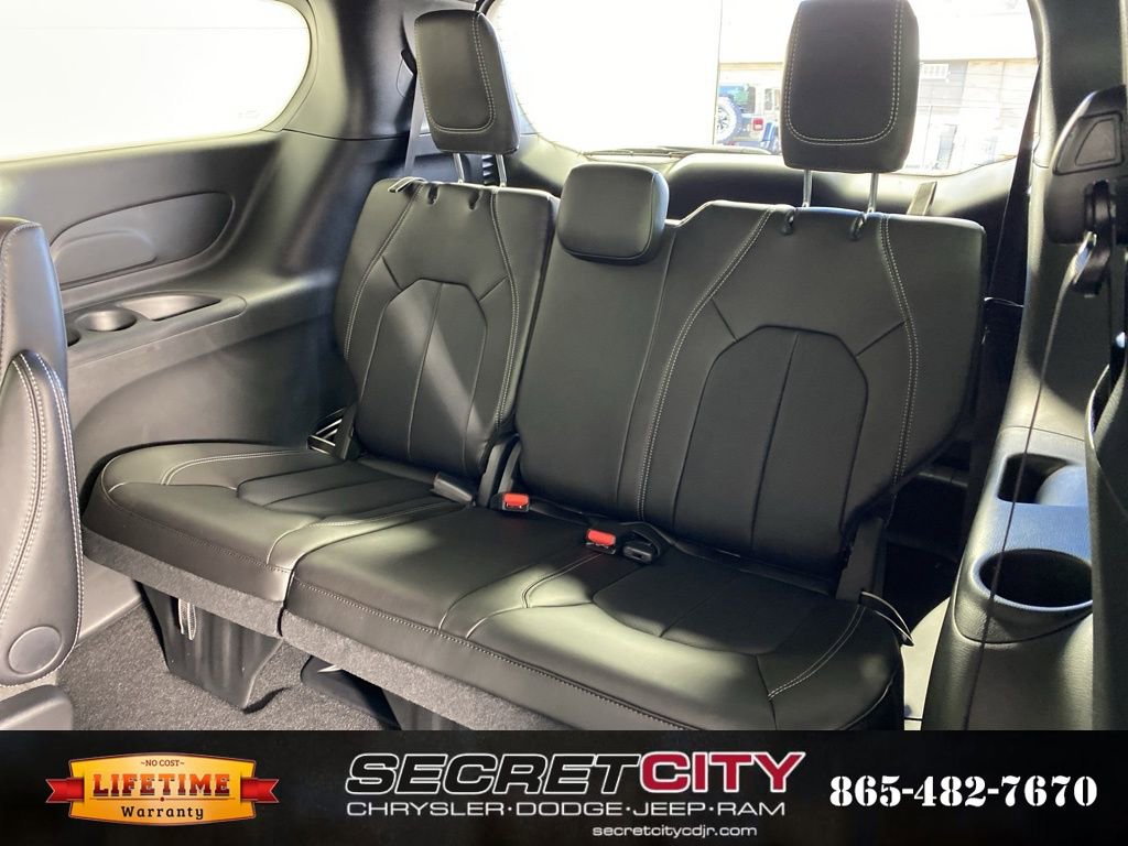 New 2026 Chrysler Pacifica Select image 32