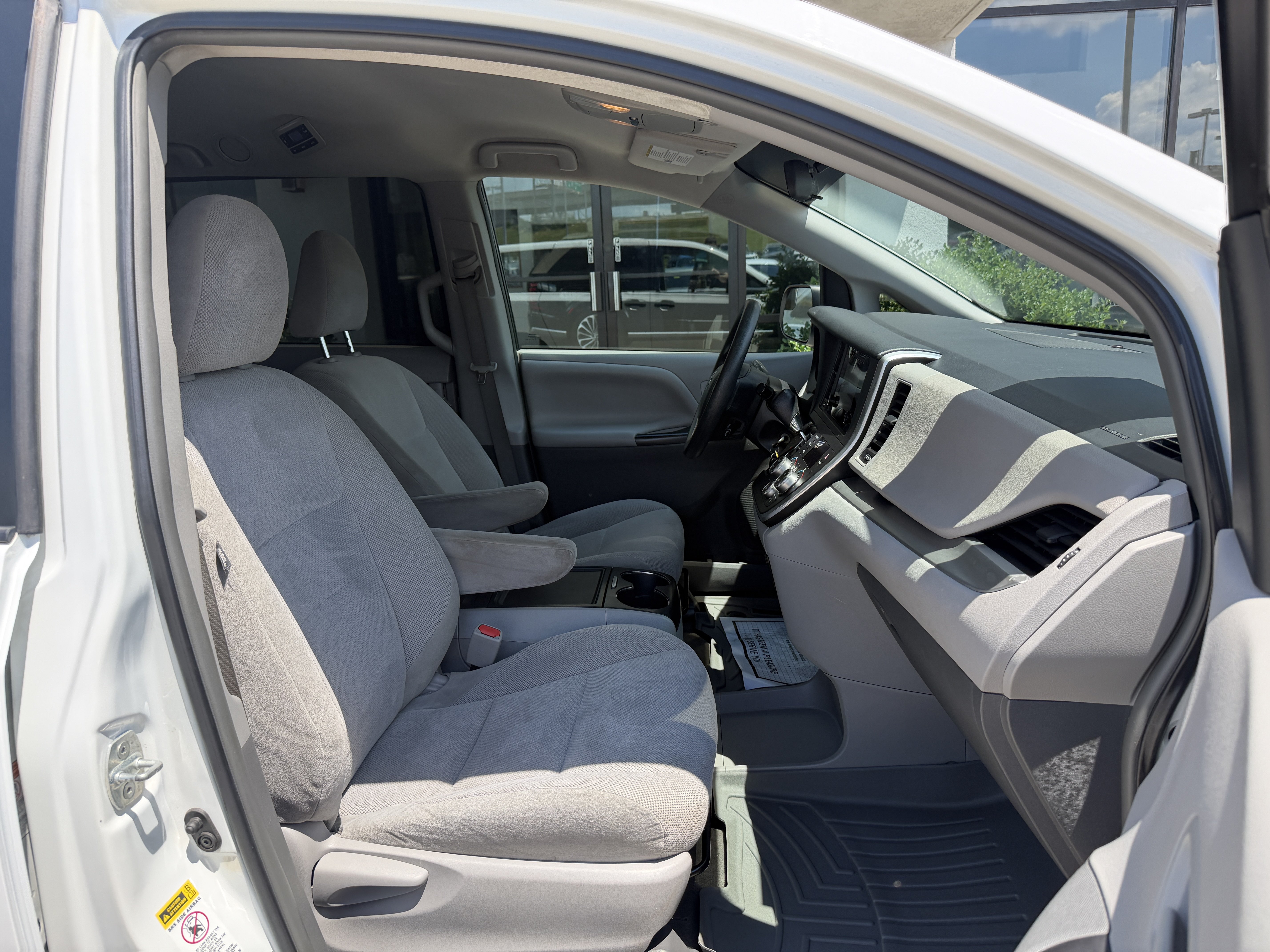 Used 2017 Toyota Sienna L FWD image 21