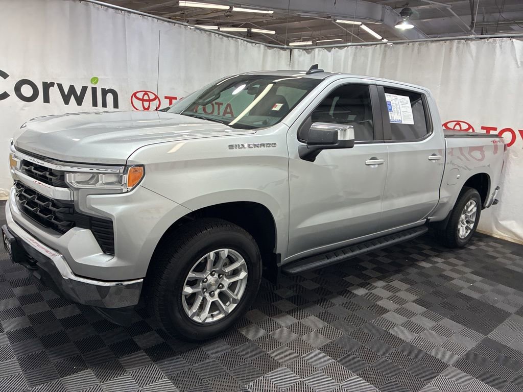 Used 2022 Chevrolet Silverado 1500 LT AWD/4WD image 4