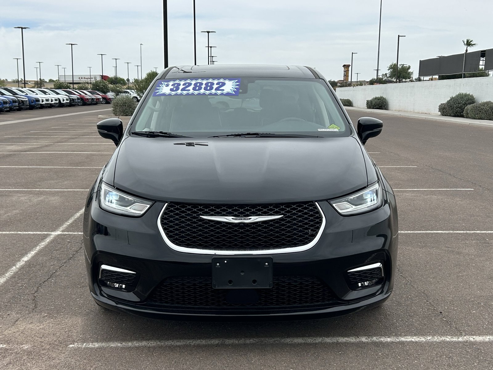 Used 2024 Chrysler Pacifica Limited FWD image 8