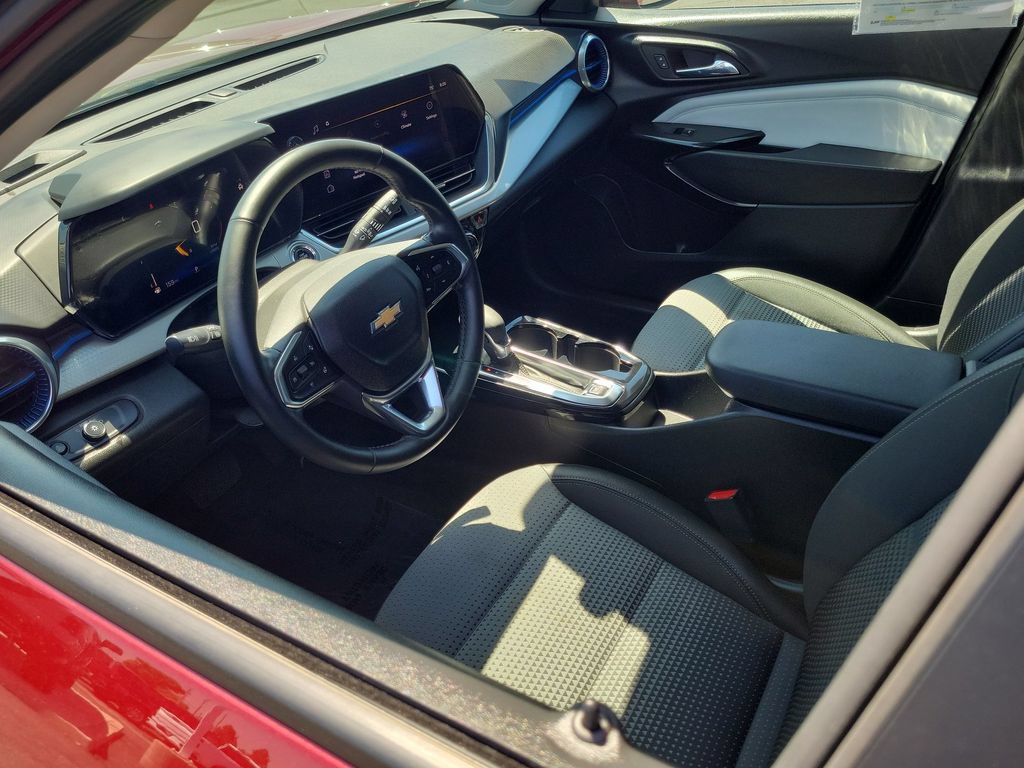 Used 2024 Chevrolet Trax LT w/ Driver Confidence Package FWD image 10