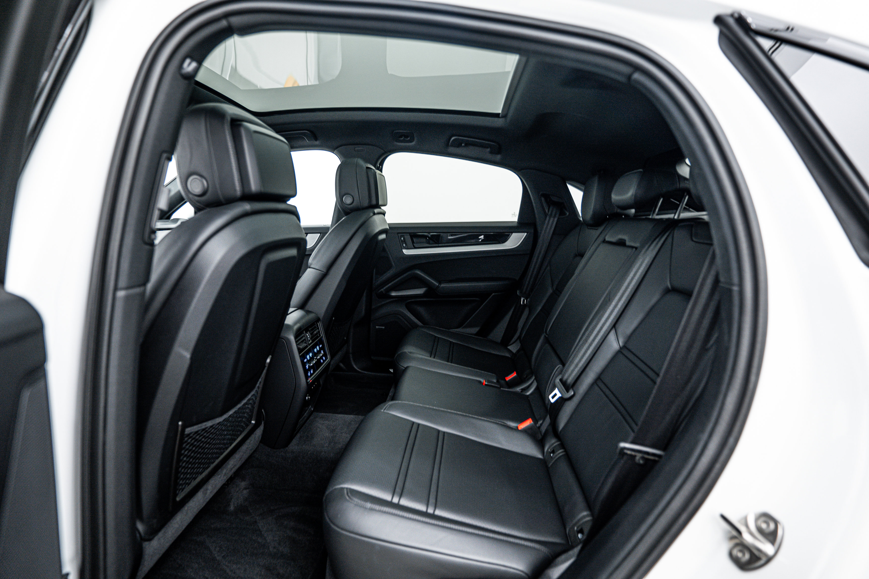 Certified 2025 Porsche Cayenne Coupe image 23