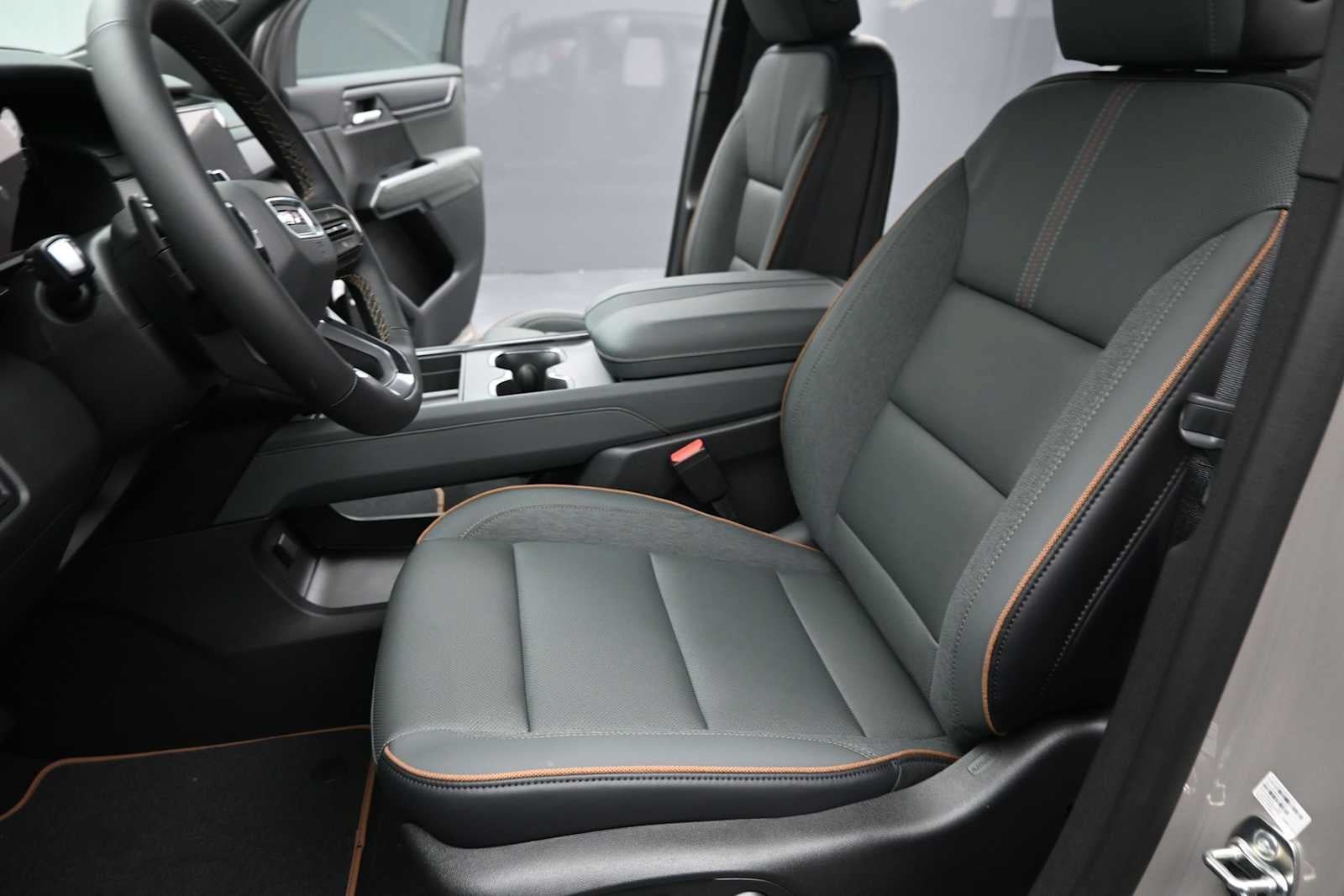 New 2026 GMC Acadia AT4 w/ Luxury Package AWD/4WD image 27