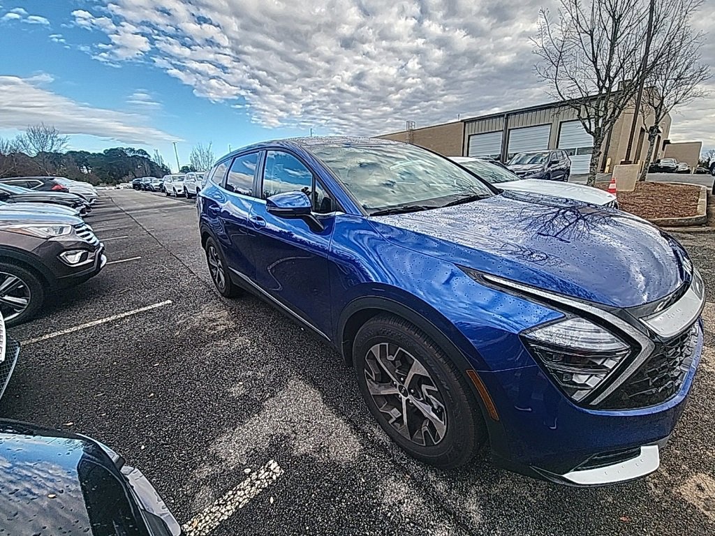 Used 2024 Kia Sportage EX image 3